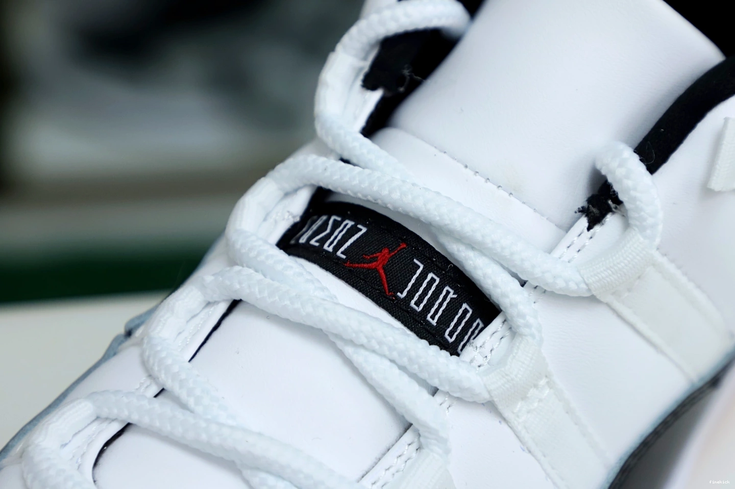 11 JORDAN AIR BRED WHITE LOW 1221